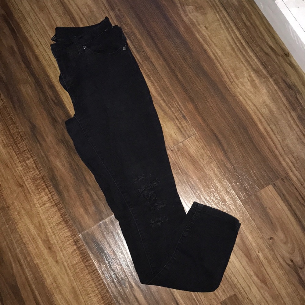 Black Distressed Skinny’s